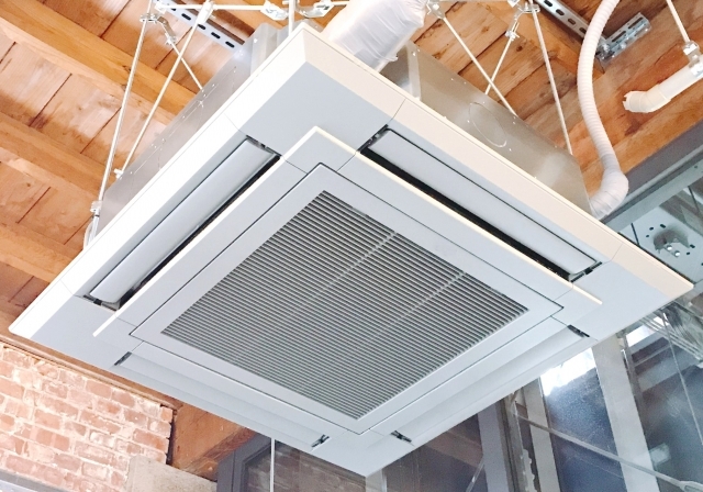 夏に空気がこもる建物の共通点：見落とされがちなダクトの問題